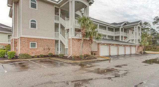 2 Mi to Ocean: Myrtle Beach Condo w/ Balcony, Забронировать Апартаменты/квартира Отели Миртл-Бич с парковкой, рядом с PineHills Palmetto at Myrtlewood Golf Club, Парковка