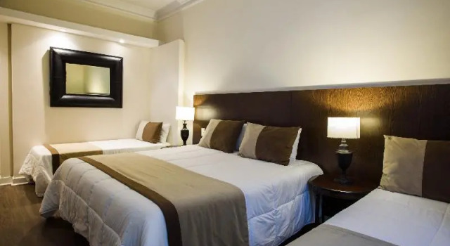 Четырёхместный номер Standard с балконом 1253 Recoleta Small Hotel
