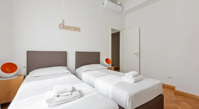 Roomy Apartment Duomo & San Babila, Забронировать Апартаменты/квартира Апартаменты Милана, рядом с Музео дель Новеченто, Апартаменты/квартира