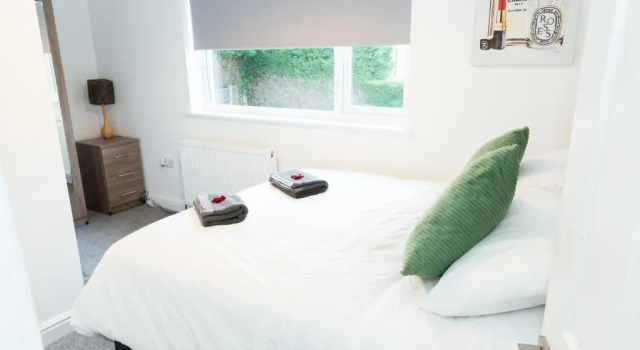 Charming 2 Bedroom House - Free Parking - Great Location, Забронировать Отель Тамуэрт Стаффордшир, рядом с The Lamb Ground