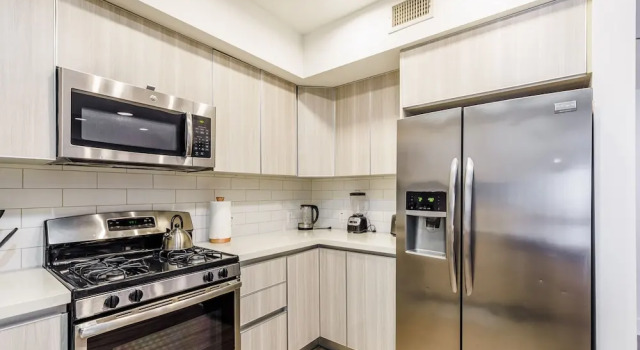 Апартаменты Brand new 2 Bedroom Apartment on Hawthorn Ave Hollywood 2 Apts by RedAwning