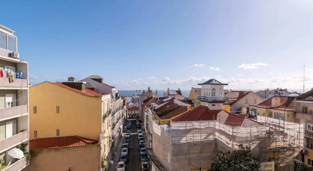 Guestready - Bright 2BR Apartment in the Heart of Graça