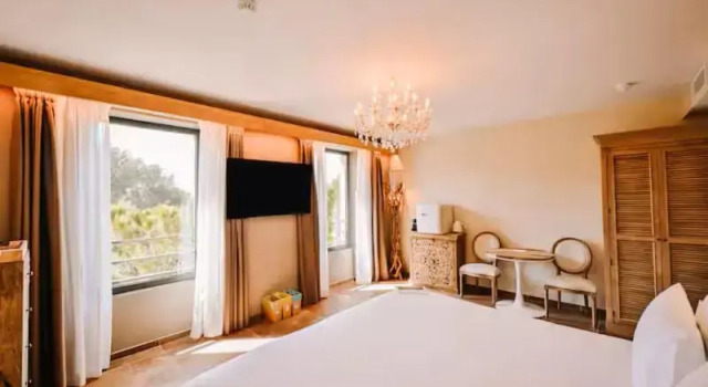 Двухместный люкс с 2 комнатами Le Hameau Des Pesquiers Ecolodge & Spa, Curio Collection By Hilton