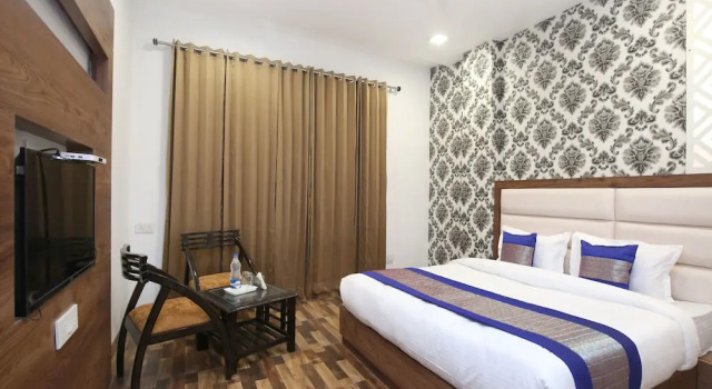 OYO 15208 Hotel Unique