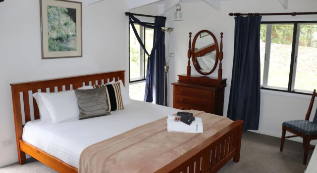Mapleton Falls Farm House