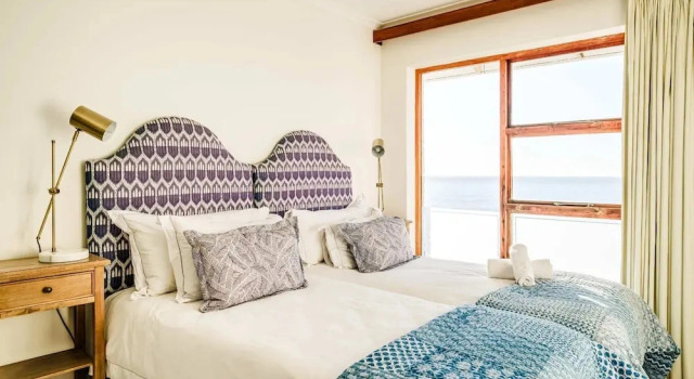 Коттедж Luxurious Camps Bay Retreat w Sea Views Rock Residence