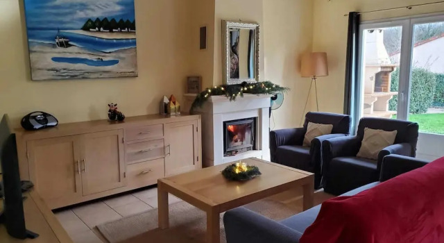 Spacious Villa With Garden and Pool, Rezerwuj Willa Les Forges Poitou-Charentes