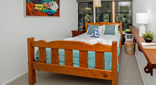 Коттедж Classic Absolute Beachfront House with Private Pool