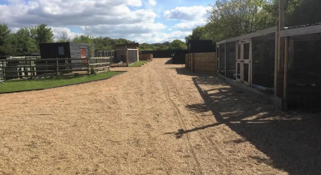 Willow Court Farm-Studio North & Petting Farm, 8 mins from Legoland & Windsor, 15 mins from Lapland UK, Забронировать Отель Виндзор Беркшир