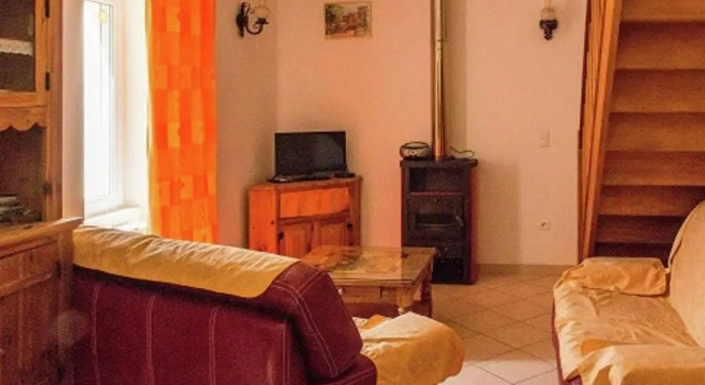 Magnificent Holiday Home with Swimming Pool in Oppede, Забронировать Отель Отели Люберон 3 звезды, 3*