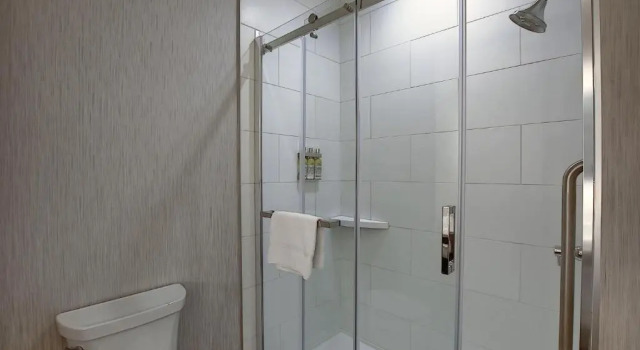 Люкс Holiday Inn Express Airport Calgary by IHG