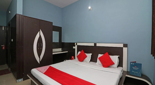OYO 29127 Hotel Crown Tower