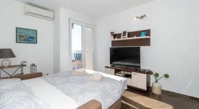 Nier Trstenik Beach Apartment, Prenota Appartamento Splitska 