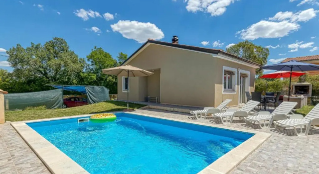 Коттедж Holiday House Mir