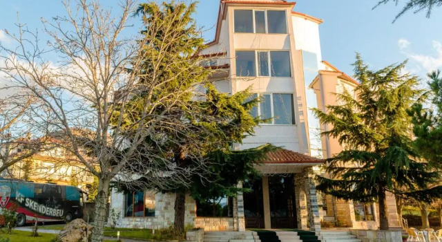 Hotel George, Забронировать Отель Недорогие отели Корчи, недорого