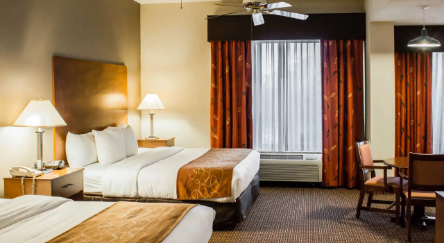 Четырёхместный люкс Fairfield by Marriott Inn & Suites Durham
