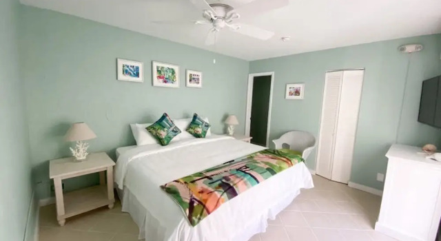 Номер Standard Цокольный этаж с видом на бассейн Authors Key West Guesthouse