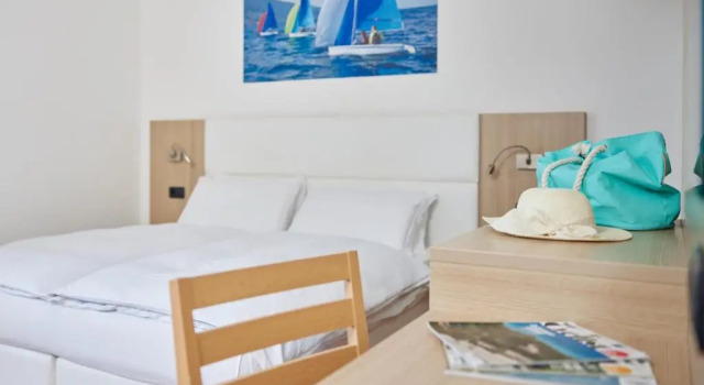 Двухместный номер Standard с видом на озеро Beach Hotel Rosa