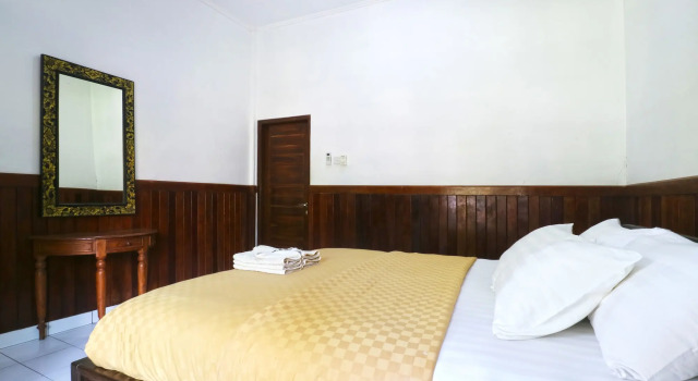 Puri Nusa Beach Hotel, Забронировать Отель Отели Лембонган с парковкой, рядом с Пляж Нуса Лембонган, Парковка
