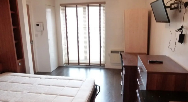 SS Property Hub - City of London Studio Apartment 9