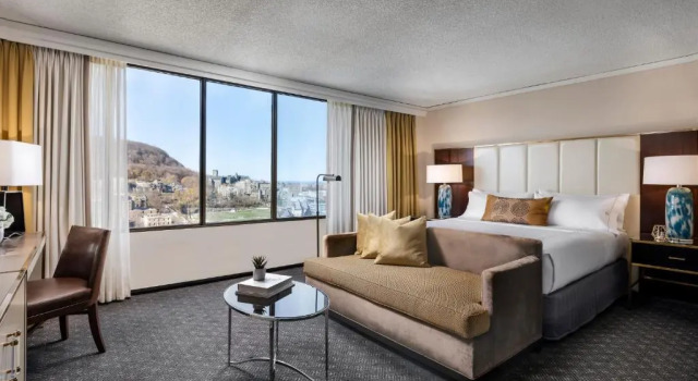 Номер Premium Omni Mont-Royal Hotel