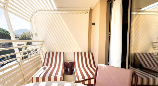 Номер Standard Hotel Ventura Saint-Tropez, Tapestry Collection By Hilton