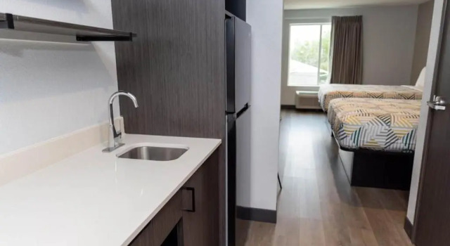 Четырёхместный номер Standard Motel 6 Fort Worth TX Lake Worth