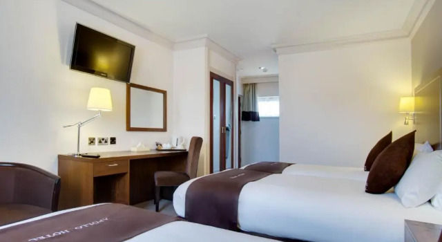 Трёхместный номер Premium Apollo Hotel