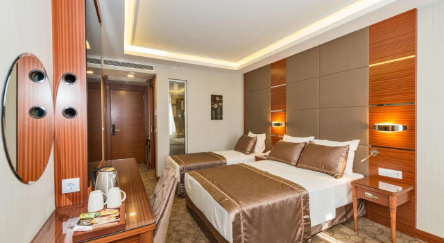 Трёхместный номер Standard Glorious Hotel
