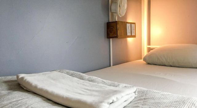 Кровать в общем номере Samesun Vancouver
