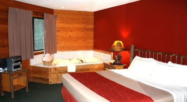 The Lodge at Crooked Lake, Rezerwuj Hotel Hotele w Siren z basenem, Basen