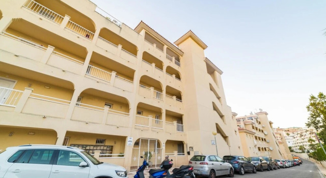 Apartment With 2 Bedrooms in Benalmádena, With Wonderful Mountain View, Забронировать Апартаменты/квартира Отели Бенальмадена с парковкой, рядом с Playa de Arroyo Hondo, Парковка