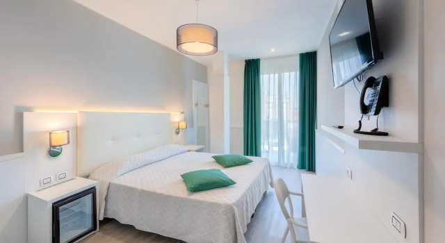 Трёхместный номер Standard c 1 комнатой с балконом и с видом на море Hotel Austria