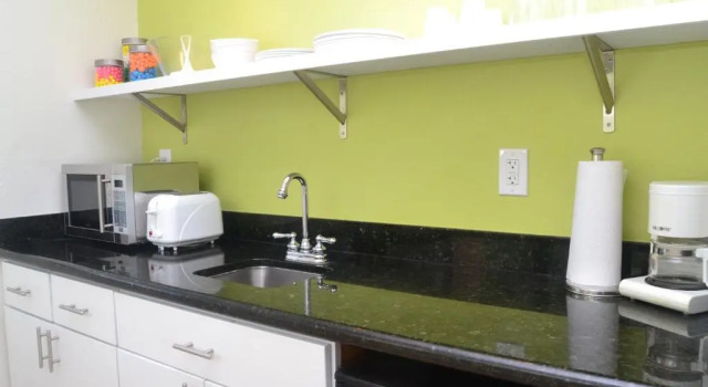 Четырёхместная студия Victoria Park Hotel