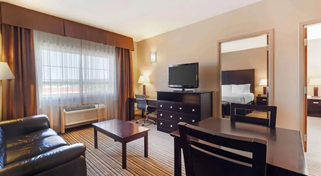 Люкс с 2 комнатами Best Western Plus Peace River Hotel & Suites