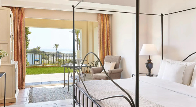 Бунгало семейное с видом на море Grecotel LUXME Oasis