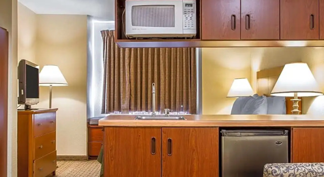 Люкс c 1 комнатой Econo Lodge Inn & Suites Santa Rosa South