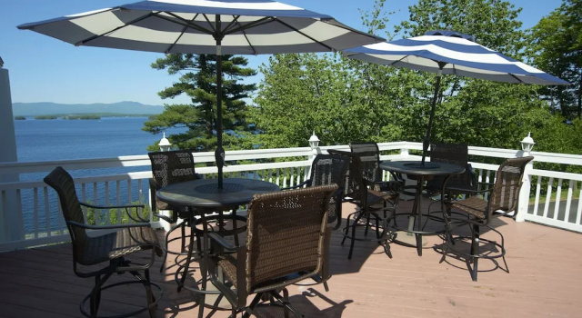 Четырёхместный номер Standard с балконом и с видом на озеро Belknap Point Inn