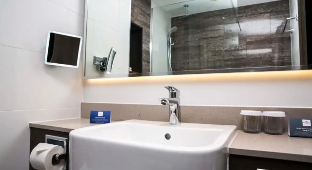 Двухместный клубный номер Standard Crowne Plaza Basingstoke by IHG