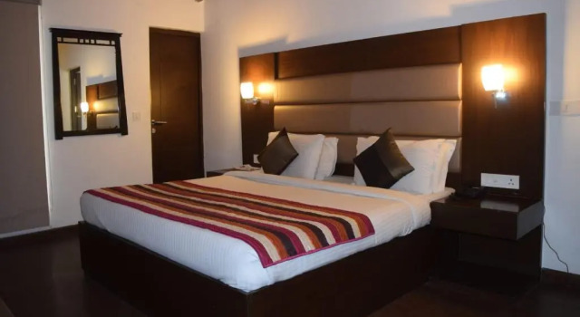 Uttrakhand Paradise Resort, Rezervovat Lázně / Resort Nainital Uttarakhand