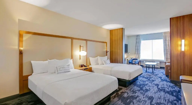 Четырёхместный люкс Fairfield Inn & Suites Bardstown