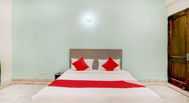 OYO Flagship 75488 Royal Grand Inn