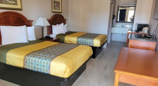 Четырёхместный номер Standard Carom Inn Denham Springs-BatonRouge