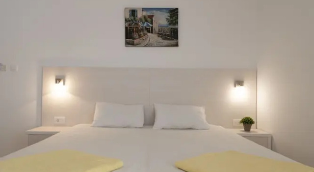 Трёхместный номер Standard с балконом и с видом на город Hotel Skyprime