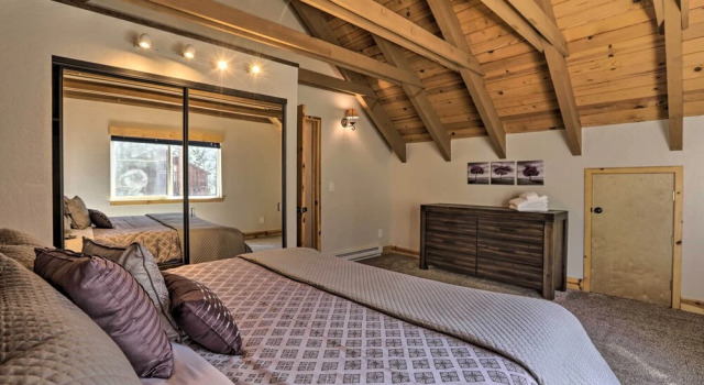 South Lake Tahoe Cabin ~ 7 Mi to Ski Resort!