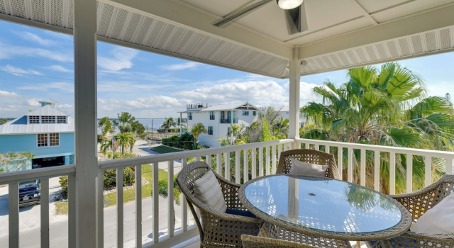 Апартаменты с 2 комнатами с балконом Steps to Ocean & Bay: Bradenton Beach Townhome!