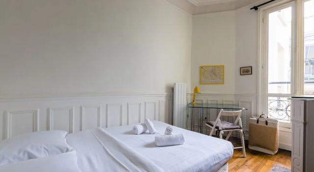 Balcony Views to the Eiffel Tower, Забронировать Отель 7-й округ: Дом Инвалидов Париж, рядом с Espace Nadeshiko Paris France