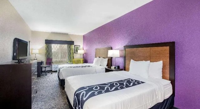 Четырёхместный номер La Quinta Inn by Wyndham Livermore