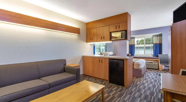 Двухместный люкс Microtel Inn & Suites by Wyndham Lillington/Campbell University