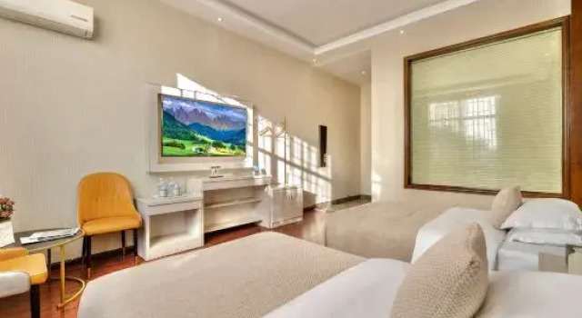 Люкс Deluxe Yunfeier Hotel (Lijiang Gucheng Zhongyi Market Mu's Mansion)